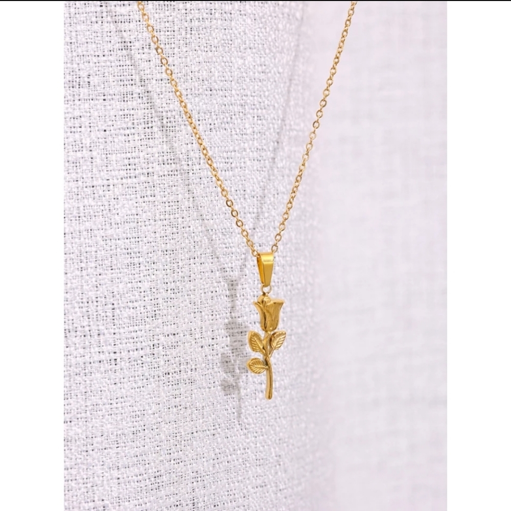 Trendy Rose Flower Necklace - Picture 3 of 4